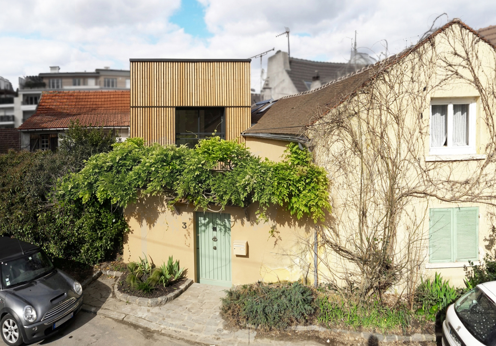 Extension en bardage bois de la maison, vue depuis la rue